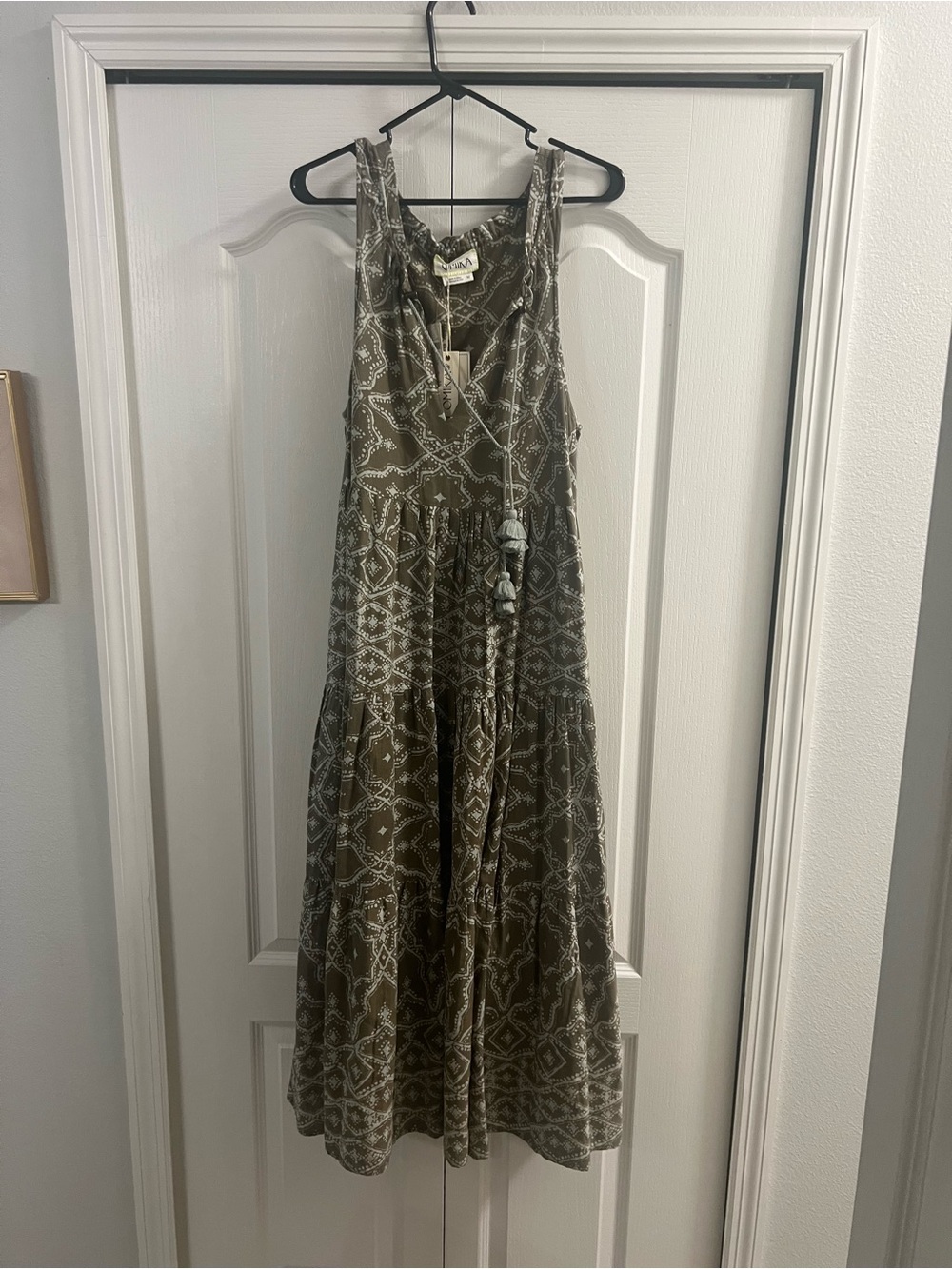 NWT Omika Boho Tiered Sleeveless Maxi Dress - Olive Print (M)